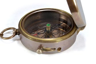 Origin Outdoors Kapesní kompas Starožitný mosazný kompas s koženým pouzdrem