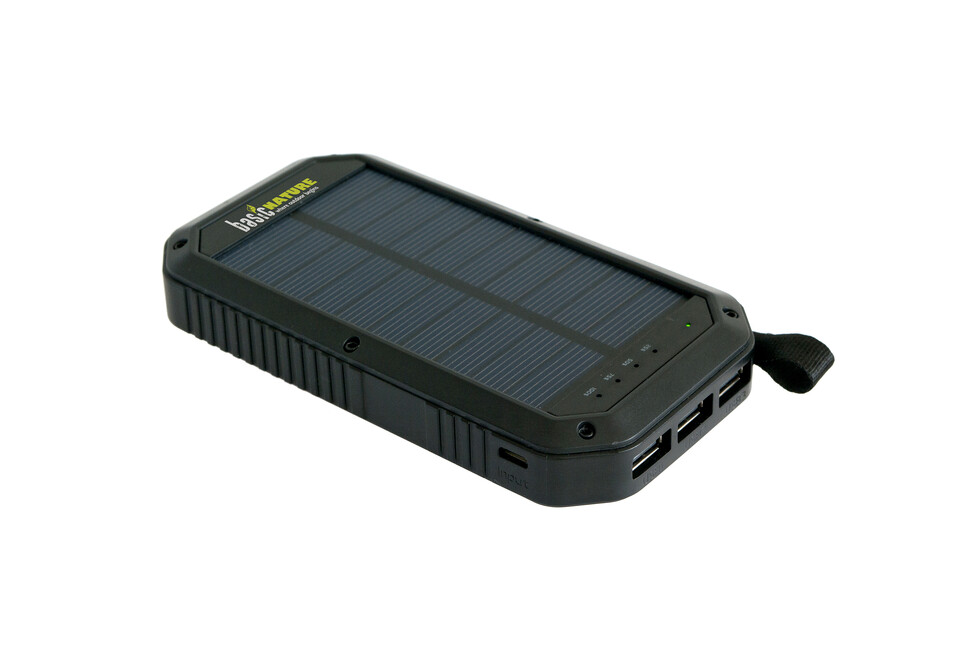 BasicNature 8 Powerbanka 8K so solárnym nabíjaním a LED svetlom